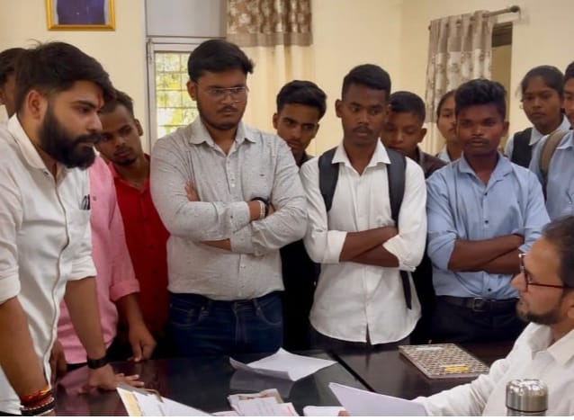 नैक बी ग्रेड प्राप्त कॉलेज सिलफिली की समस्या को लेकर ज्ञापन दे आजाद सेवा संघ ने दी हाईवे जाम की चेतावनी